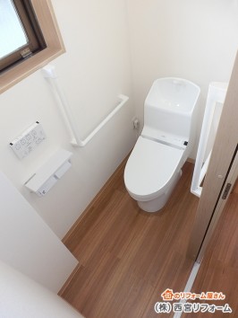 手すりを設置した洋式トイレ
