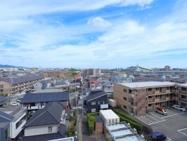 バルコニーからの眺望・東側・宝塚の街並みが綺麗に見えます