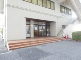 ４番館の北面の裏側にある管理事務所・有人の管理体制