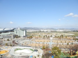 共用廊下からの眺め②北側の阪神競馬場・景色がきれい