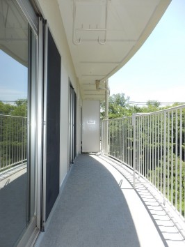 バルコニー・西側から東向き・陽当たり良好！