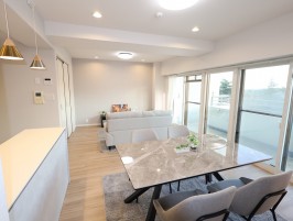 広々とした18帖のリビングダイニングキッチン 広々とした18帖のリビングダイニングキッチン