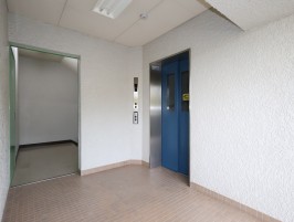 4階のエレベーターホール 4階のエレベーターホール