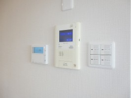 モニター付きインターホン・給湯器の高機能メインリモコン・照明のスイッチ