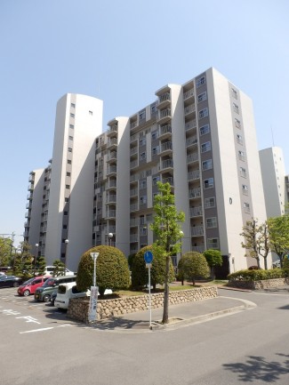 建物全体の北面の外観・正面の玄関面 建物全体の北面の外観・正面の玄関面