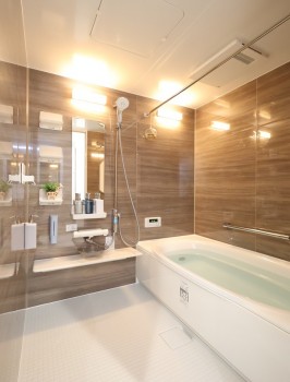 優しい木目調の1618のバスルーム・便利なマグネットシェルフも便利 優しい木目調の1618のバスルーム・便利なマグネットシェルフも便利