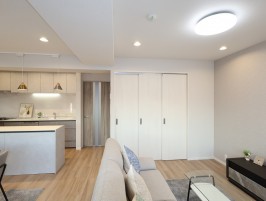 リビングと洋室３・３枚吊戸を閉めた状態です