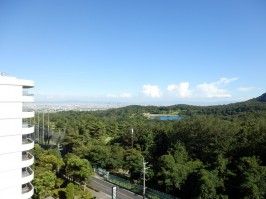 バルコニーからの眺望・天気の良い日は大阪の街並みがきれい
