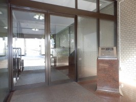 出入口の自動ドア・安全安心のオートロック 出入口の自動ドア・安全安心のオートロック