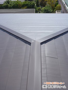 上から新しい屋根材を貼るカバー工法