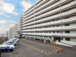 建物全体の北面・手前から３番館と２番館と１番館