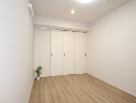 洋室3とリビング・3枚吊戸を閉めた状態です 洋室3とリビング・3枚吊戸を閉めた状態です