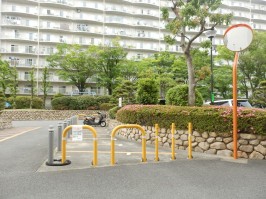 バイク置場・建物の北面に８台分あります