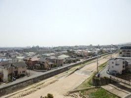 バルコニーからの眺め②西側・敷地に対して建物がゆったり建築