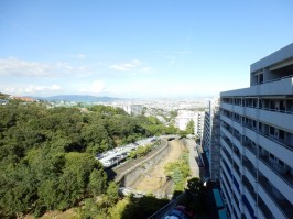 共用廊下からの眺め②宝塚市内の街並み