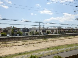 バルコニーからの眺め②西側・敷地に対して建物がゆったり建築