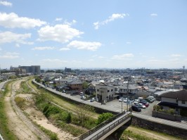 バルコニーからの眺望・東側・目の前は仁川で景色がきれい