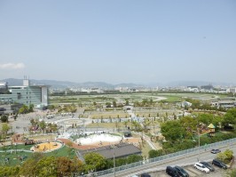 共用廊下からの眺め②北側の阪神競馬場・景色がきれい