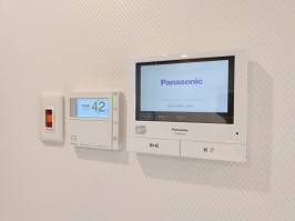 ７型ワイドのカラーモニターインターホン・給湯器の高機能メインリモコン
