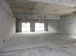 すべてをスケルトン（丸裸）に解体・バルコニー面