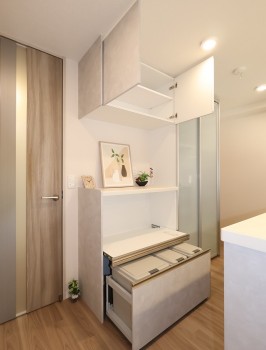 カップボードの引き出し・吊戸棚を開いた状態