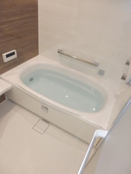 UB内寸は広い１４１６サイズ・足を伸ばせるゆったりとした１４０センチの浴槽