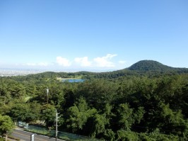 バルコニーからの眺め・西宮の甲山と甲山森林公園
