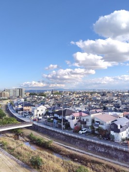 バルコニーからの眺望・東側・目の前は仁川で景色がきれい