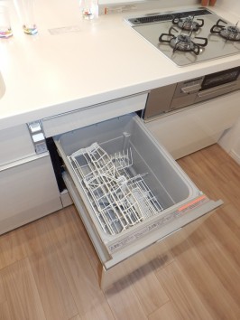食器洗い乾燥機・庫内容量は約４２Ｌ・食器収納点数は４０点で約５人分