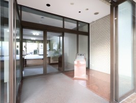 出入口の自動ドア・安全安心のオートロック 出入口の自動ドア・安全安心のオートロック