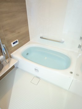 UB内寸は広い１４１６サイズ・足を伸ばせるゆったりとした140cmの浴槽