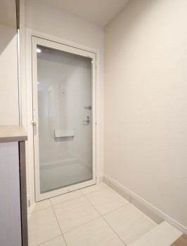 玄関の内窓・侵入抑止効果・二重の窓で簡単に侵入させない 玄関の内窓・侵入抑止効果・二重の窓で簡単に侵入させない