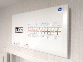 住宅分電盤・電気の主幹容量６０A・充分な回路数