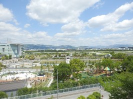 共用廊下からの眺め②北側の阪神競馬場・景色がきれい