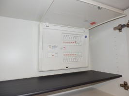 住宅分電盤・電気の主幹容量５０A・充分な回路数