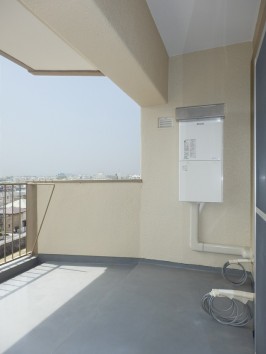 バルコニー・東側から西向き・ガスボイラーから給湯器に変更 バルコニー・東側から西向き・ガスボイラーから給湯器に変更