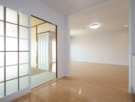 ダイニングキッチンからリビング・和室