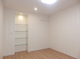 中部屋の洋室２・エアコンの先行配管によりエアコン設置可能