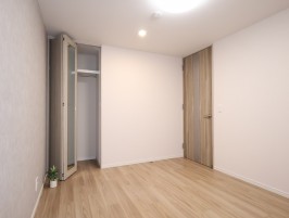 中部屋の洋室２・エアコンの先行配管によりエアコン設置可能