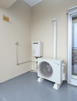 バルコニーの給湯器