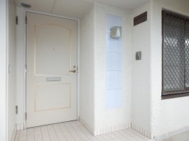 広い共用廊下・ゆったりした玄関ポーチ